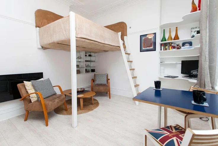 Flat Charing Cross Road in Greater London