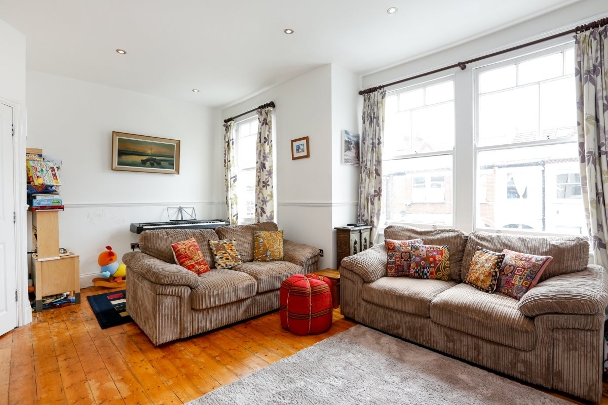 Flat Penwith Road in Greater London