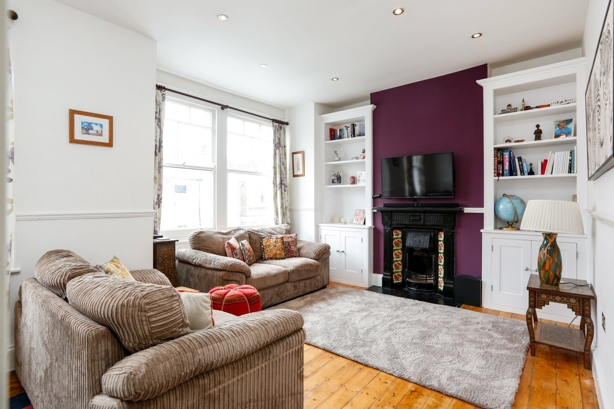 Flat Penwith Road in Greater London