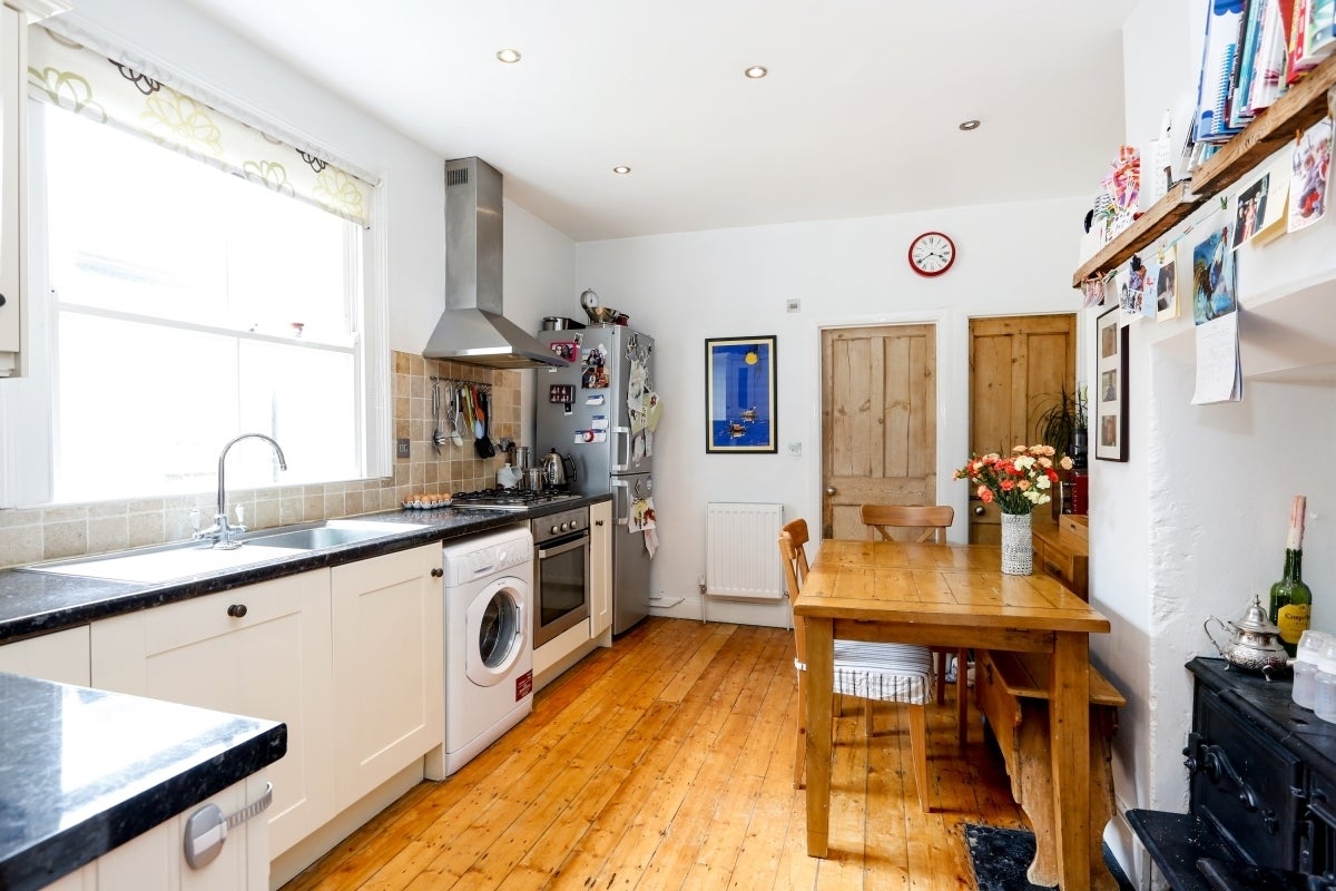 Flat Penwith Road in Greater London
