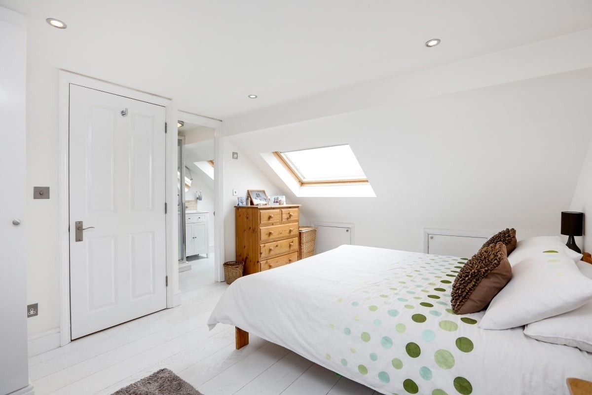 Flat Penwith Road in Greater London