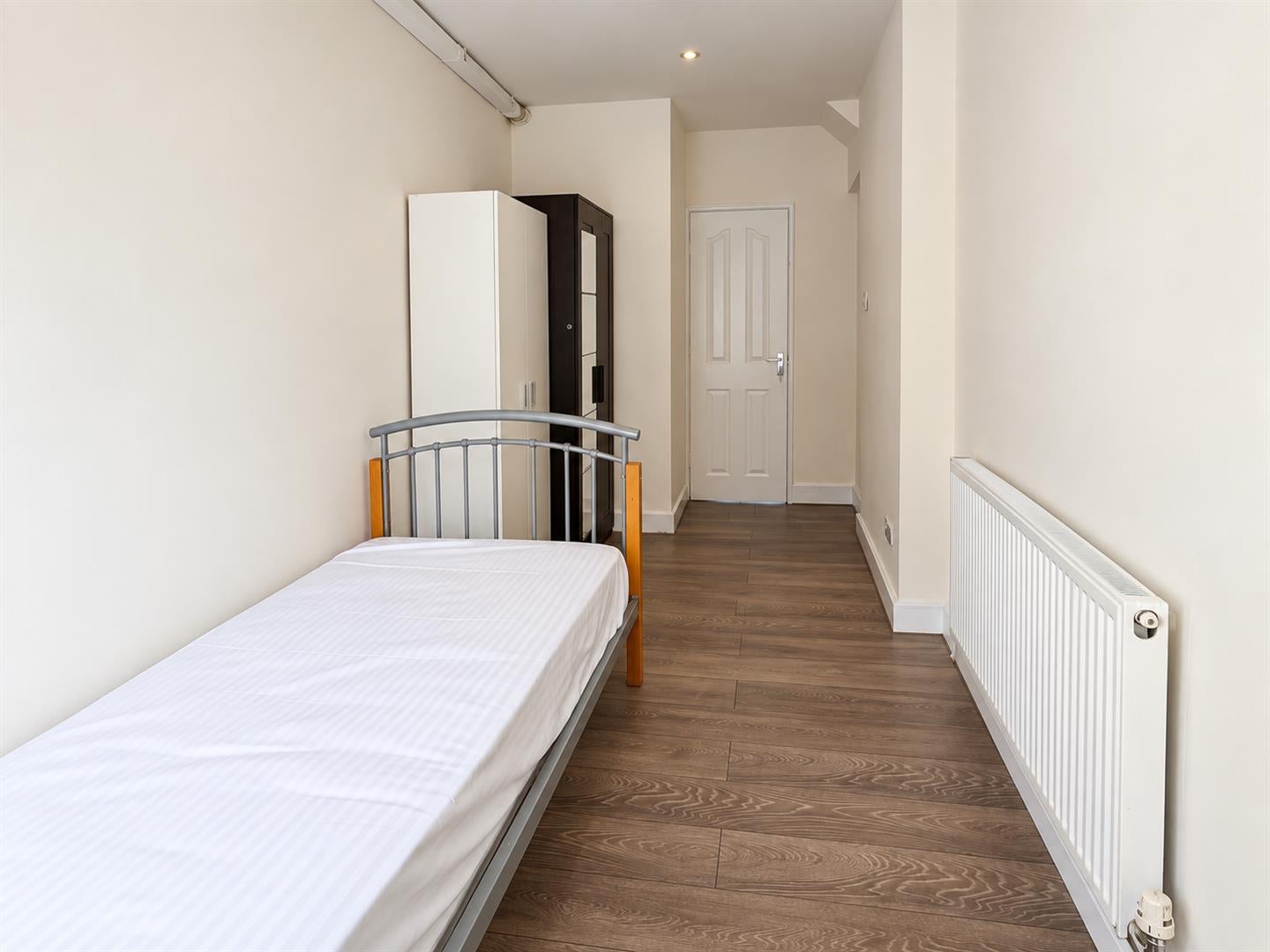 Flat Ellesmere Avenue in Greater London