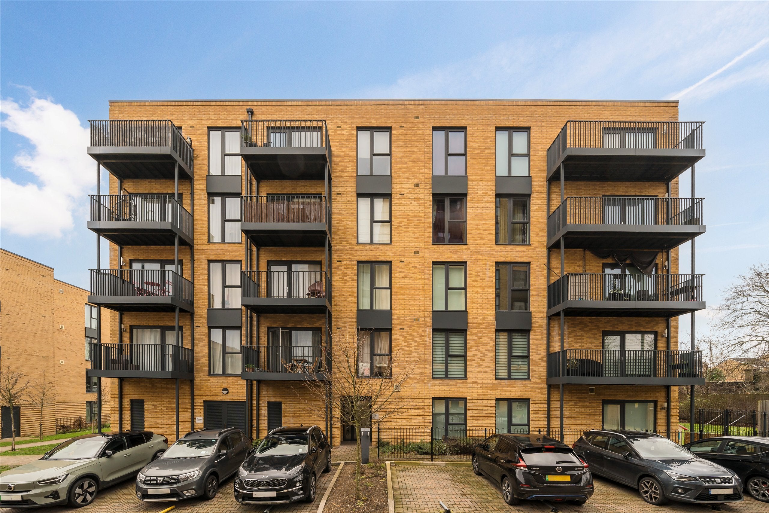 Flat Bowen Drive in Greater London
