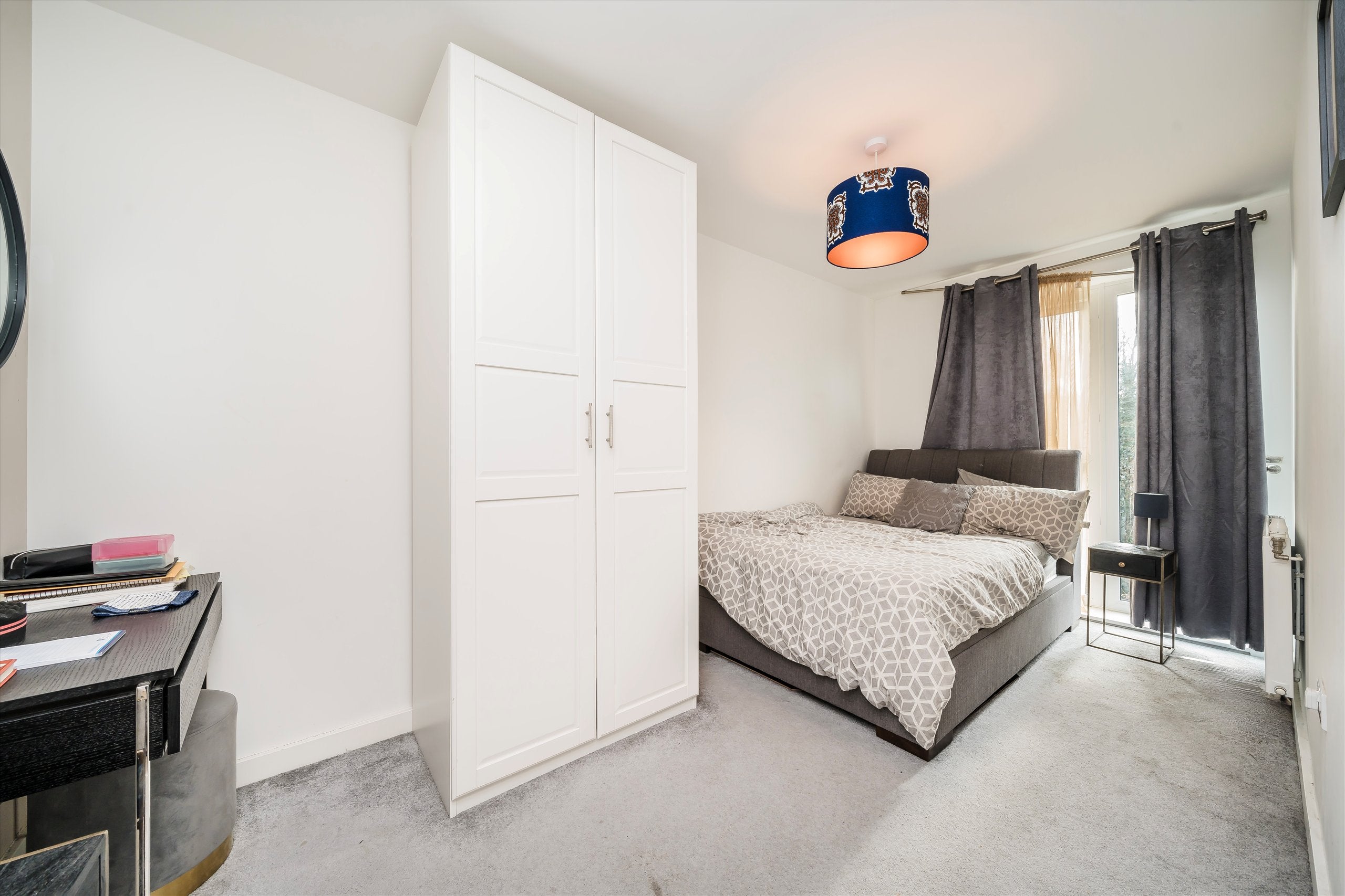 Flat Bowen Drive in Greater London