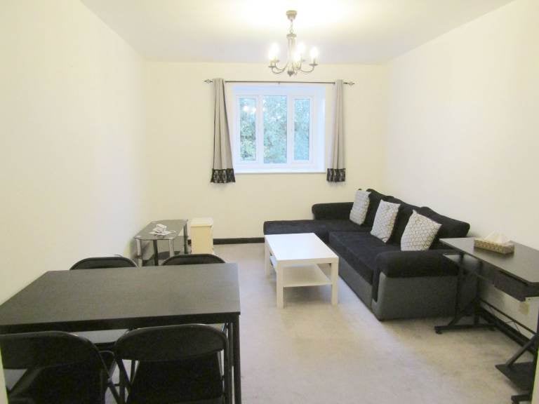 Flat Trinity Close in Greater London