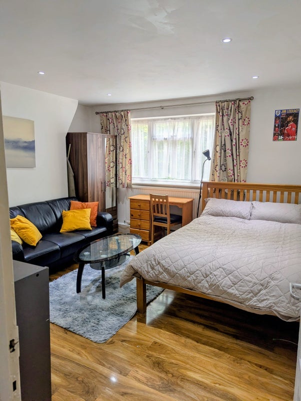 Room Shandy Street in Greater London