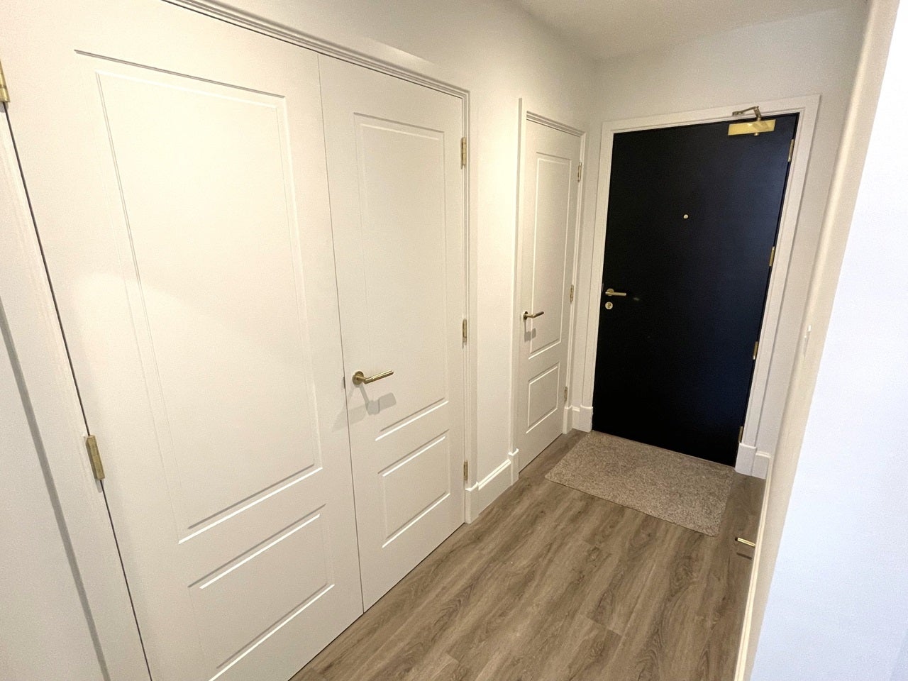 Flat Jubilee Gardens in Elmbridge