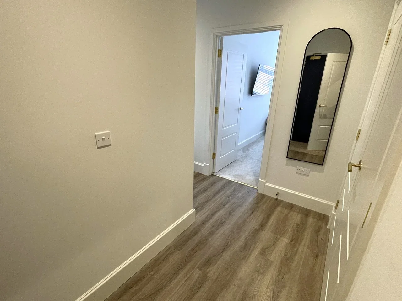 Flat Jubilee Gardens in Elmbridge