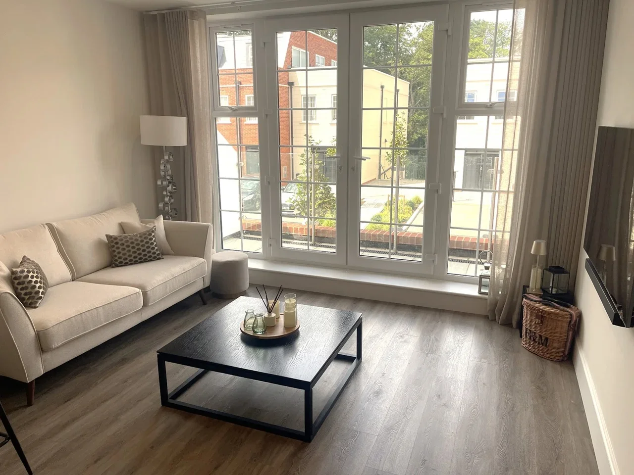 Flat Jubilee Gardens in Elmbridge