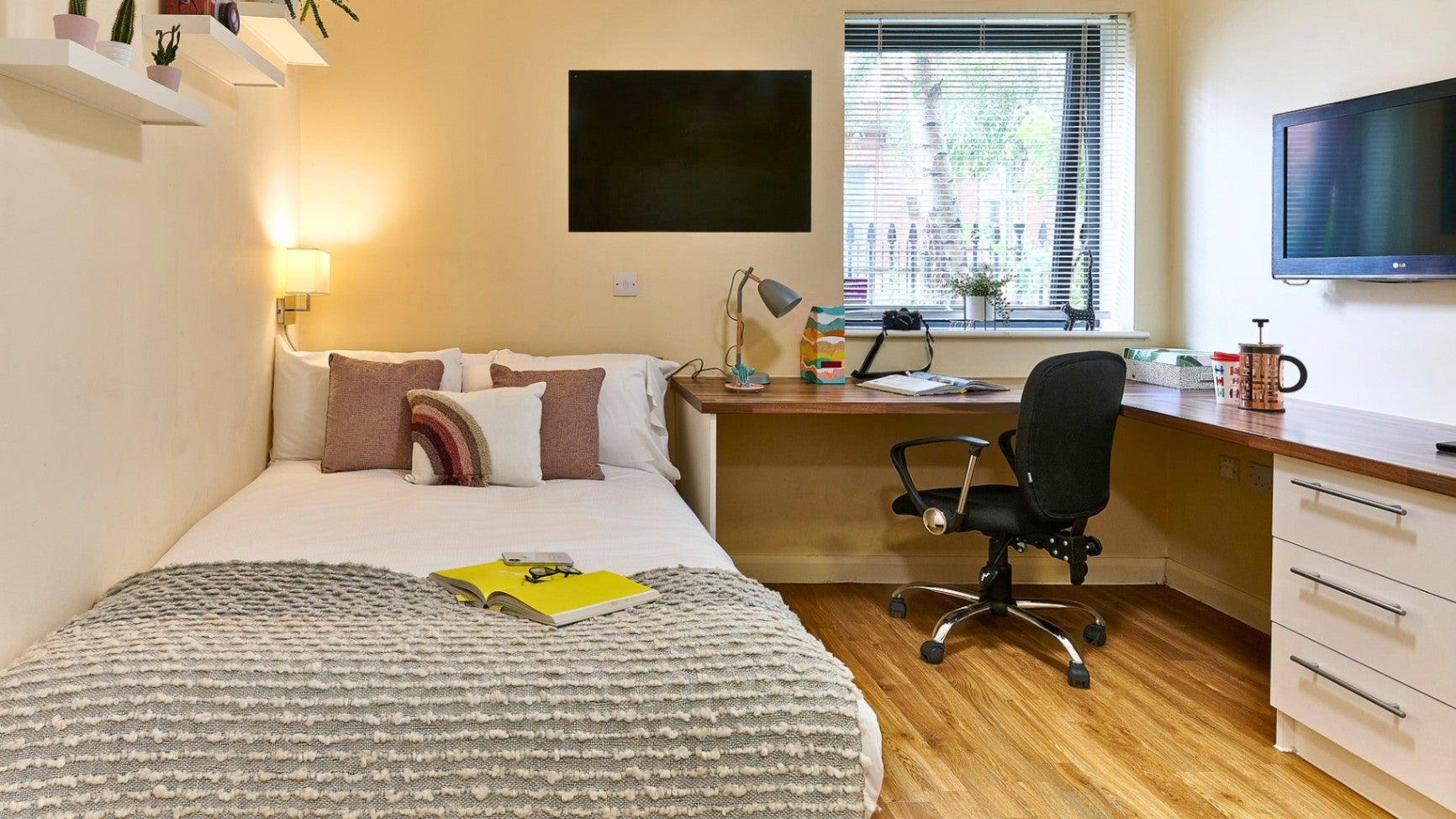 Room South Lambeth Road in Greater London