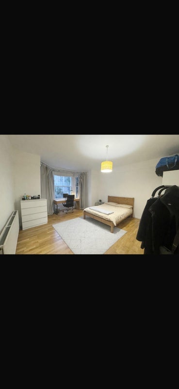 Flat Gauden Road in Greater London