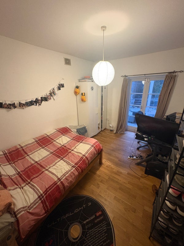 Flat Gauden Road in Greater London