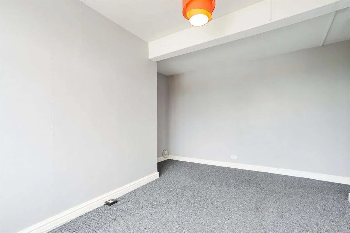 Flat Roundhay Mount in Leeds