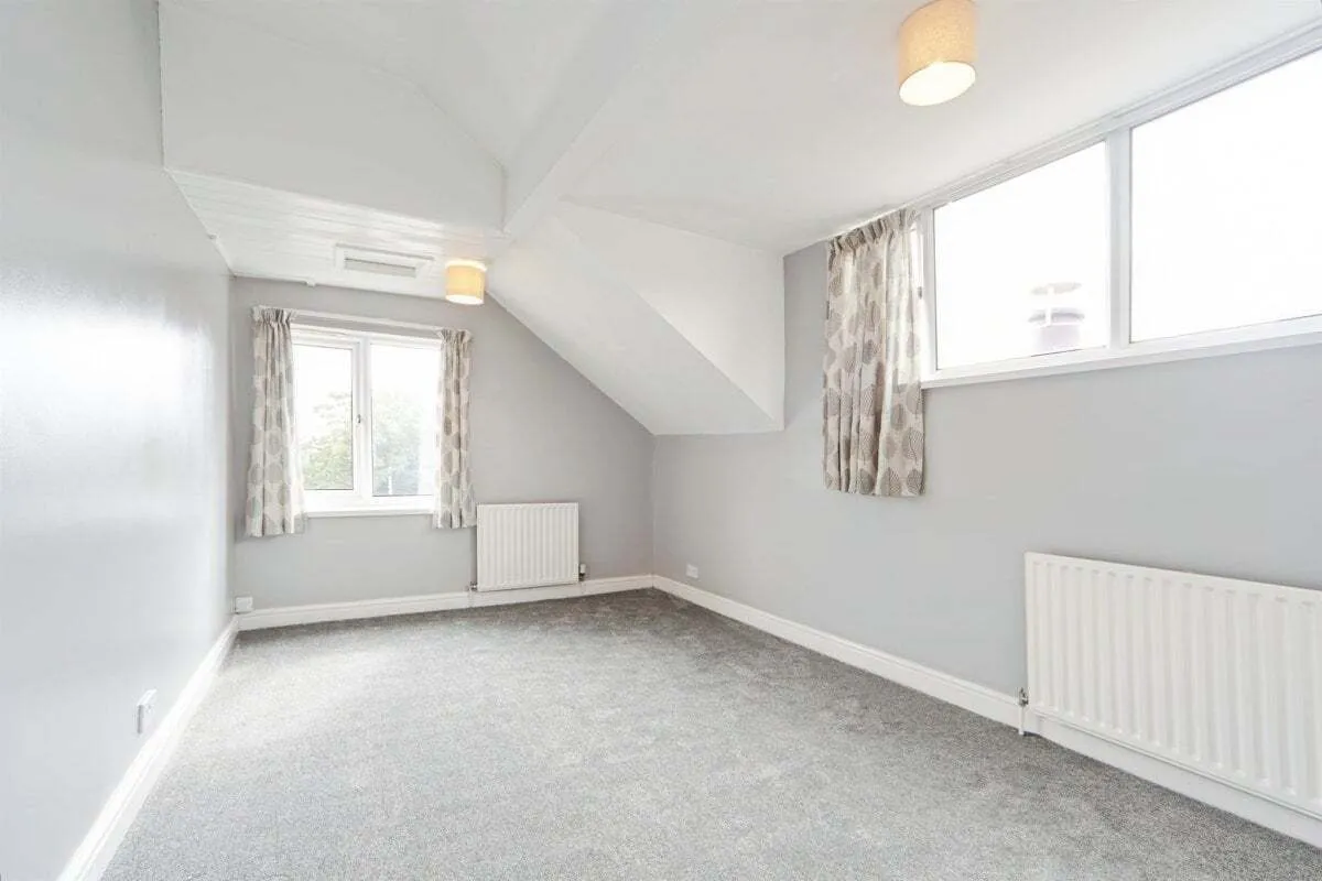 Flat Roundhay Mount in Leeds