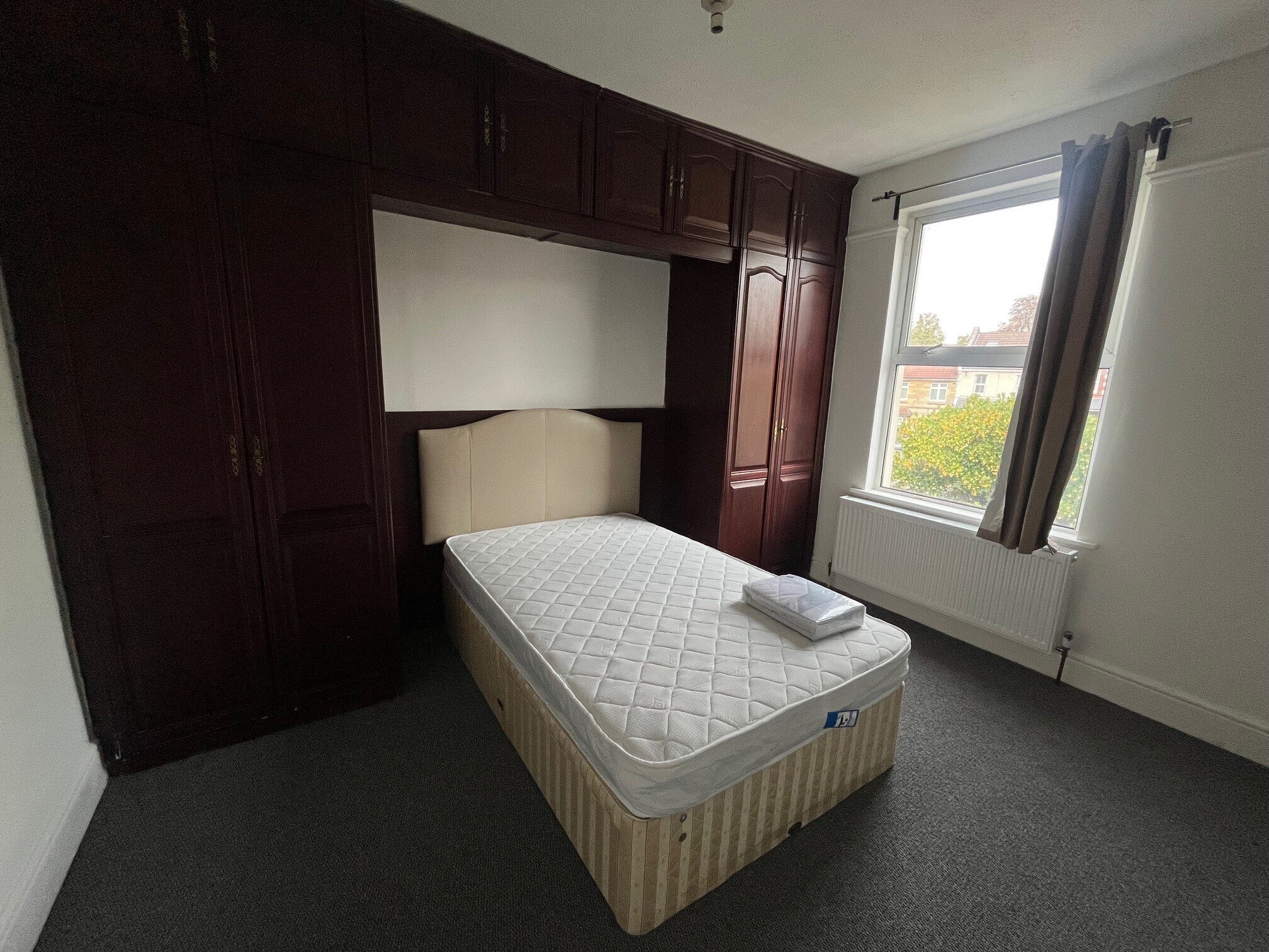 Room Hinton Road in Bristol