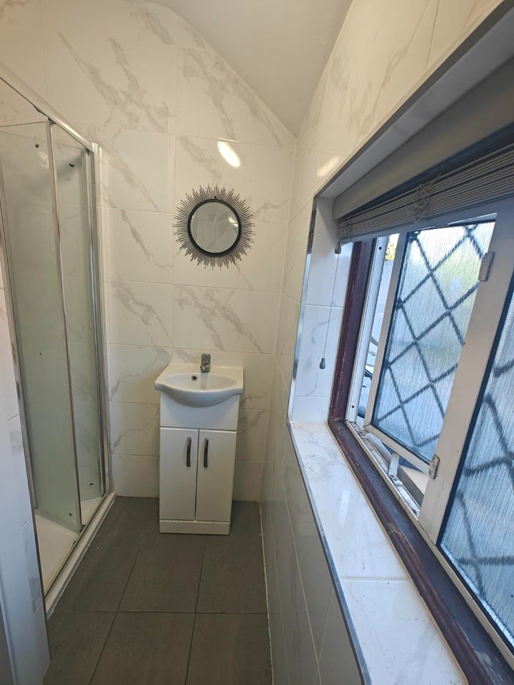 Flat Penderry Rise in Greater London