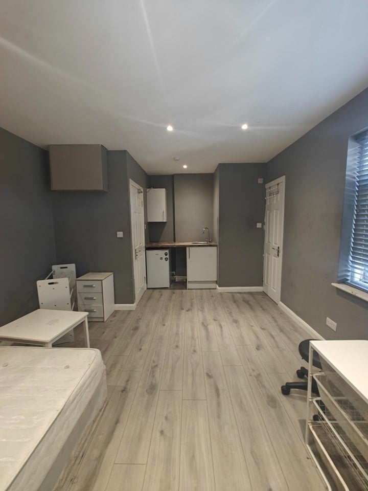 Flat Penderry Rise in Greater London