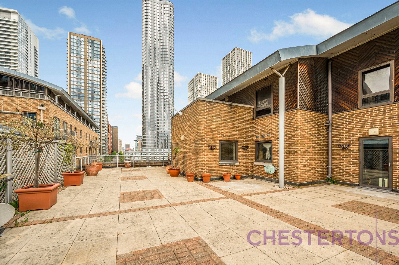 Flat Meridian Place in Greater London