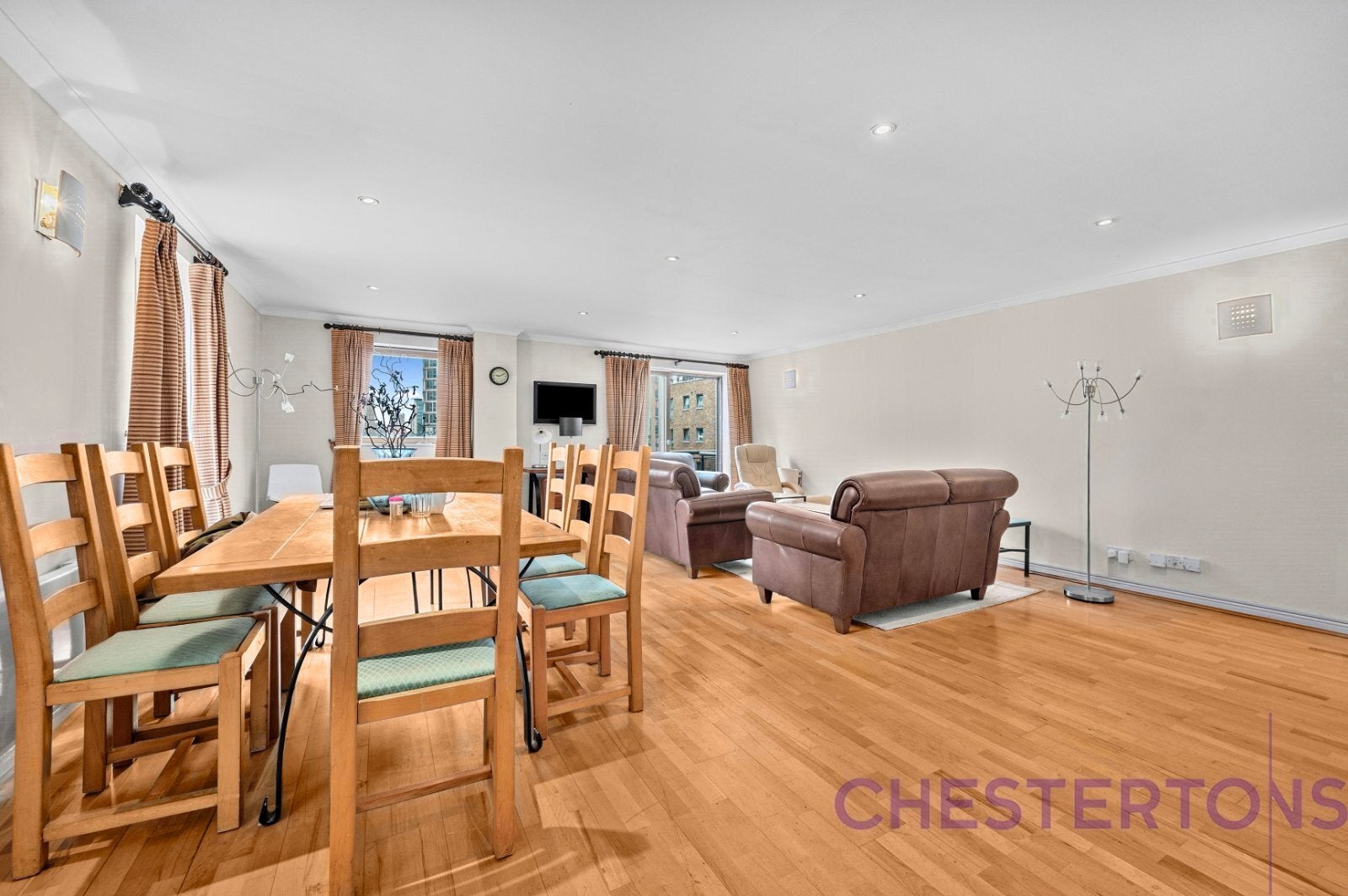 Flat Meridian Place in Greater London