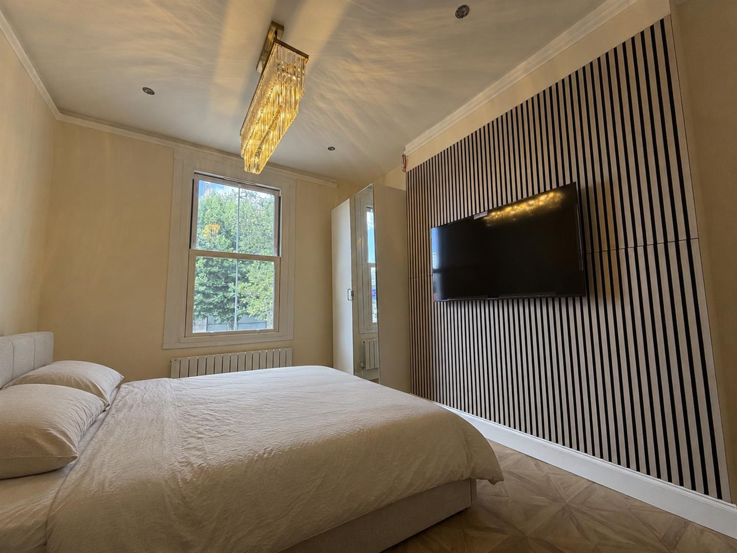 Flat Warwick Road in Greater London