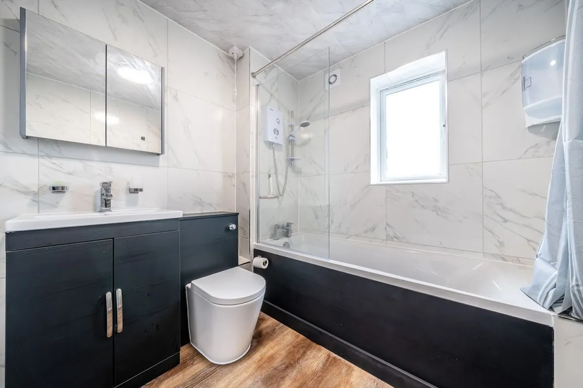 Flat Richens Close in Greater London