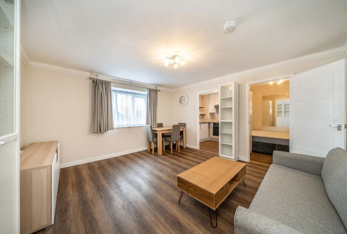 Flat Richens Close in Greater London