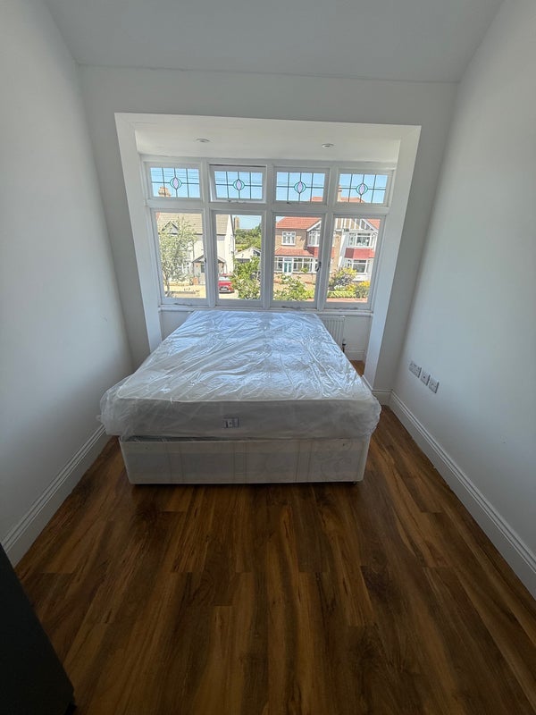 Room Whitmore Road in Greater London