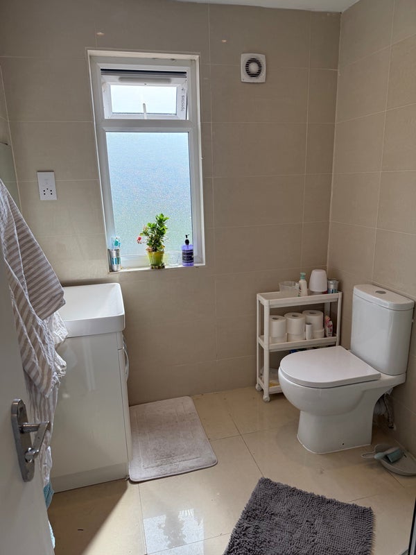 Room Whitmore Road in Greater London