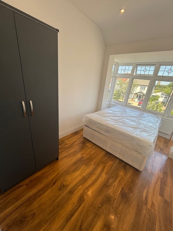 Room Whitmore Road in Greater London