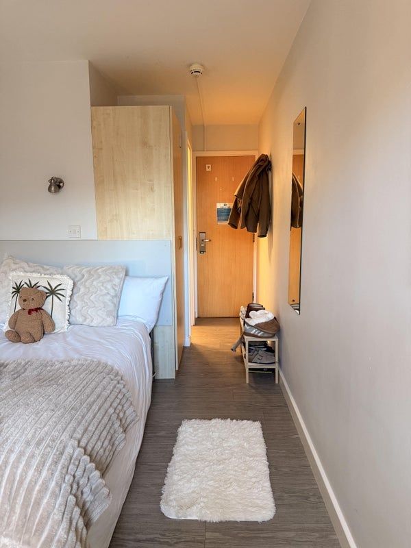 Room Hathersage Road in Manchester