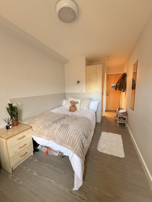 Room Hathersage Road in Manchester