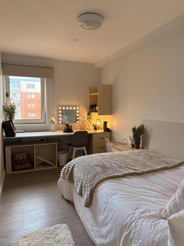 Room Hathersage Road in Manchester