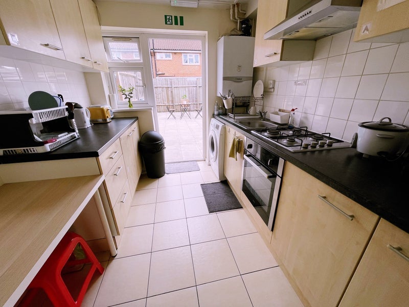 Room Percy Road in Greater London