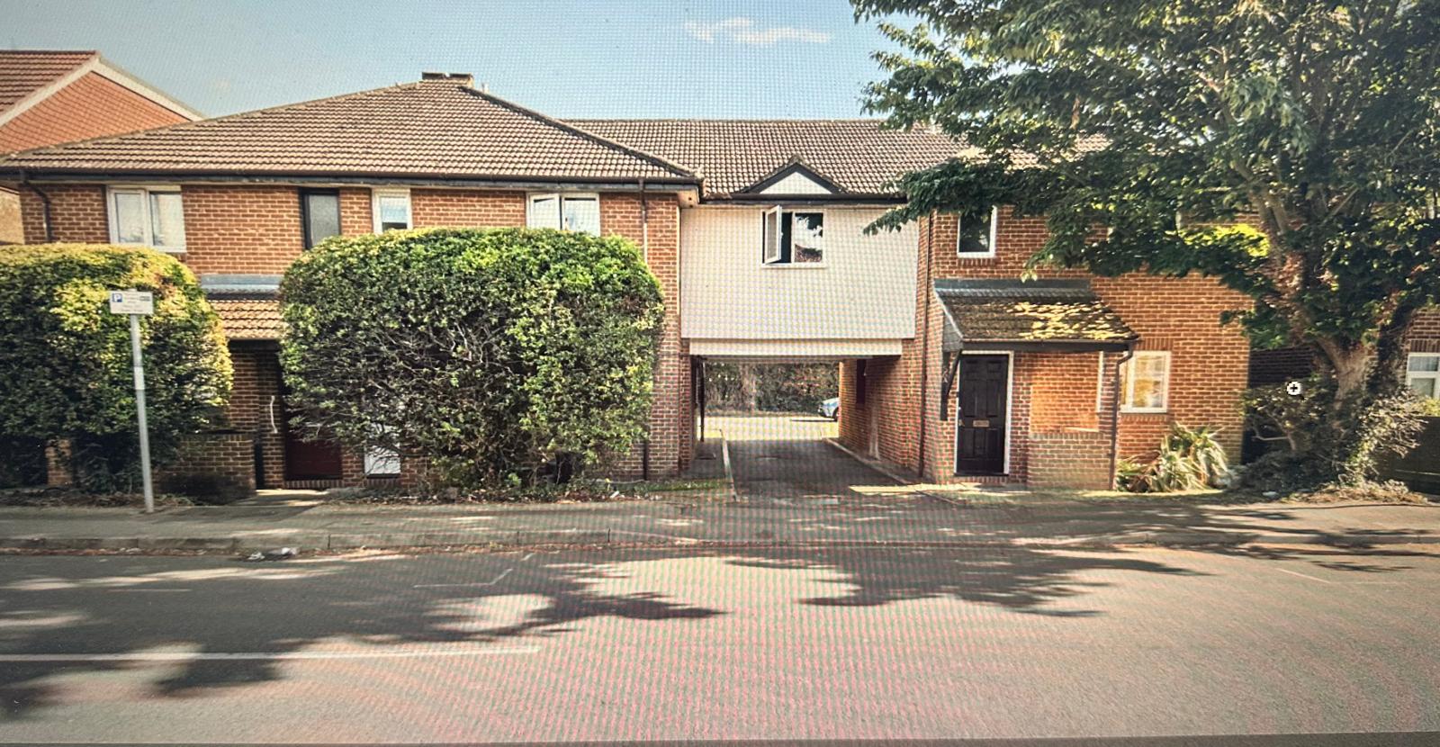 Flat Bellclose Road in Greater London