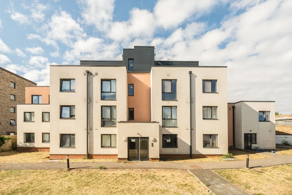 Flat Egbert Mews in Greater London