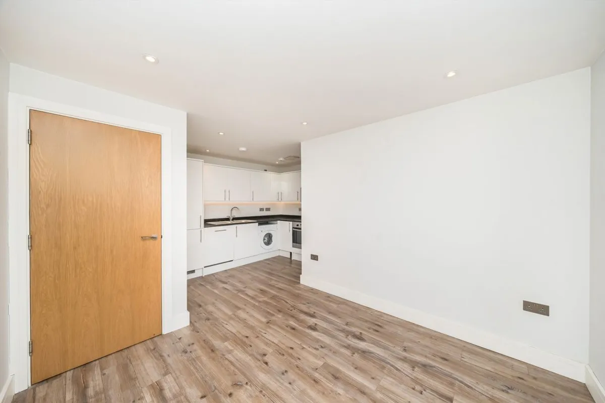 Flat Egbert Mews in Greater London