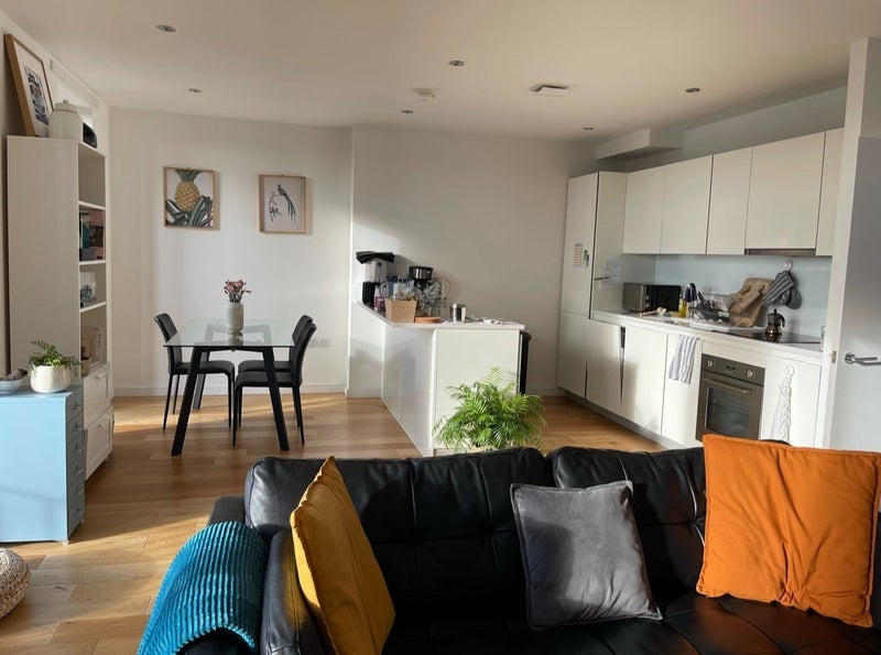 Room Murrain Road in Greater London