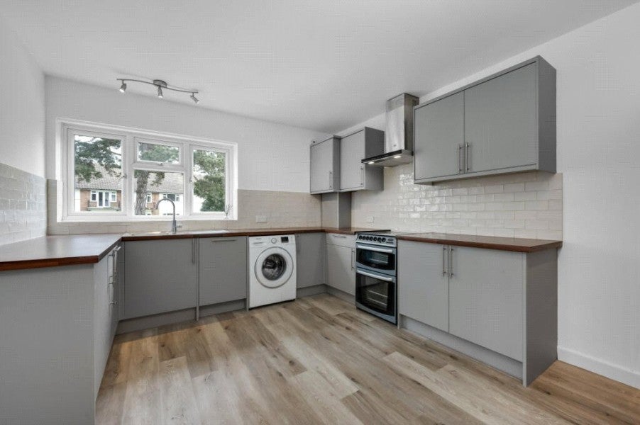 Flat Lindfield Gardens in Guildford