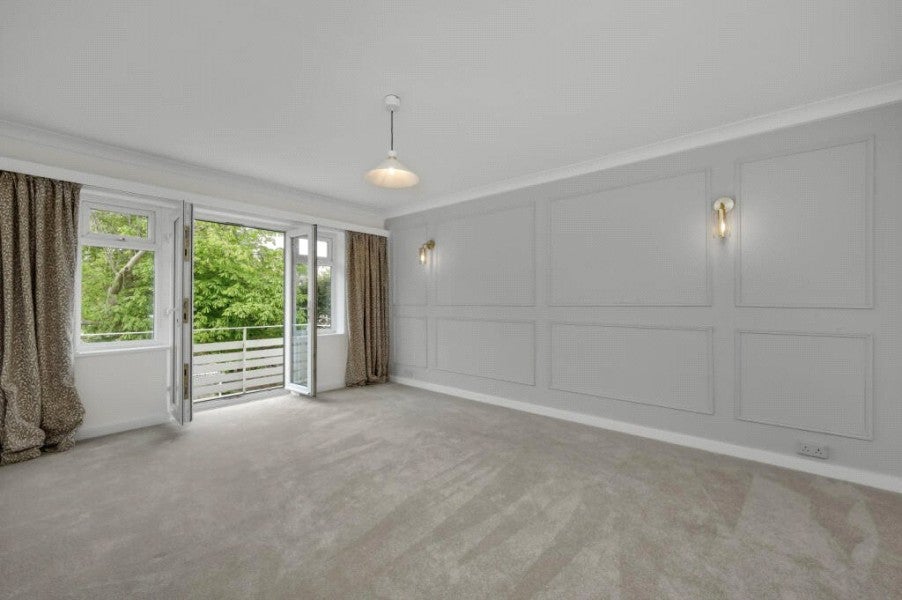 Flat Lindfield Gardens in Guildford
