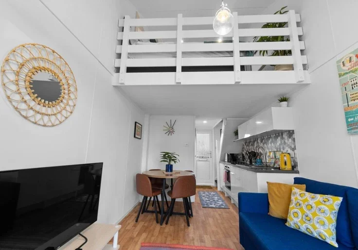 Flat North Wall Promenade in Roedean