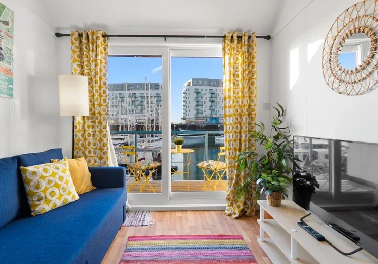 Flat North Wall Promenade in Roedean