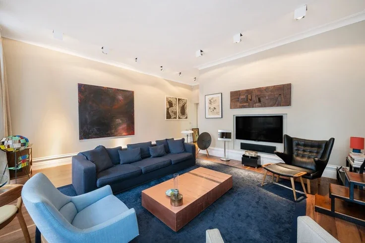 Flat Pont Street in Greater London