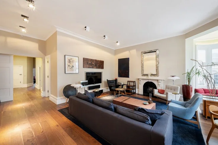 Flat Pont Street in Greater London