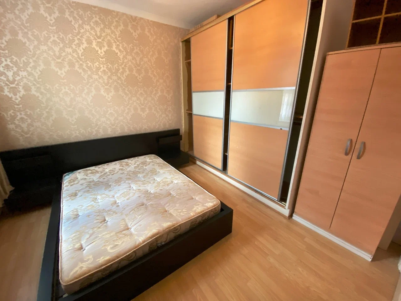 Room Ivy Road in Greater London