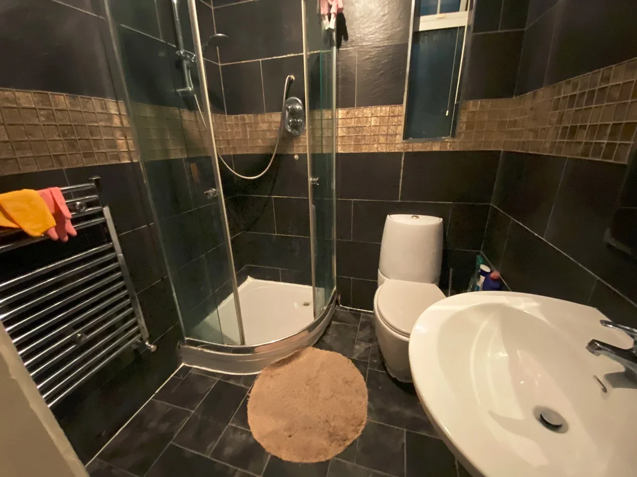 Room Ivy Road in Greater London