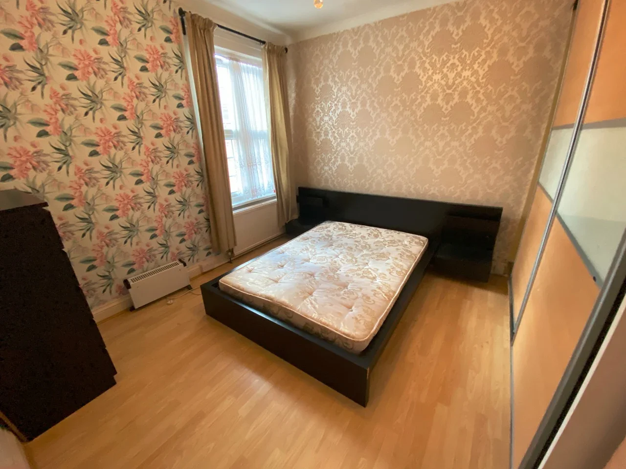 Room Ivy Road in Greater London