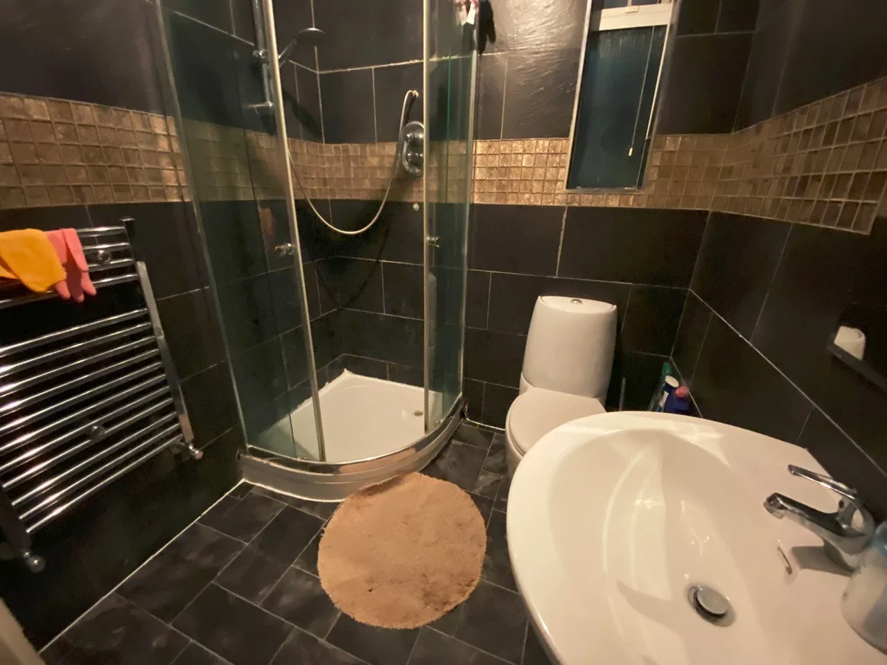 Room Ivy Road in Greater London