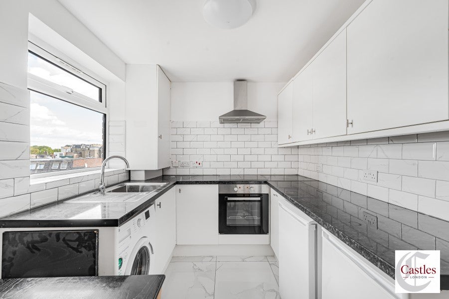 Flat Commerce Road in Greater London
