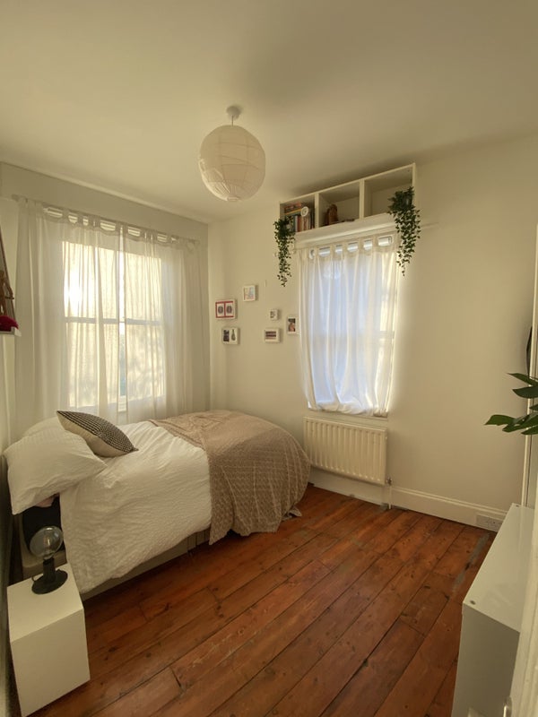 Room Leander Road in Greater London