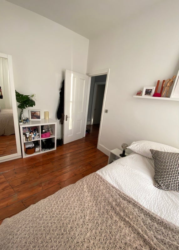 Room Leander Road in Greater London